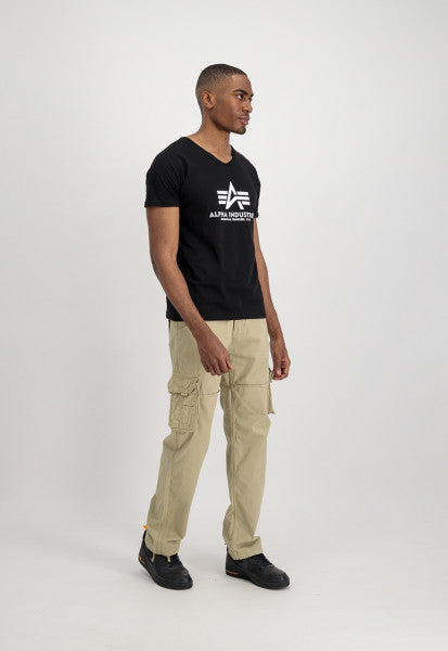 CAMISETA BÁSICA CON CUELLO EN V - NEGRO - ALPHA INDUSTRIES | 106512