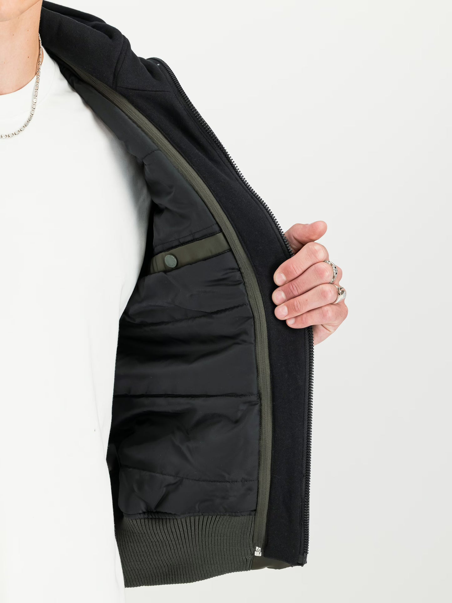MA-1 BOMBER "MA-1 D-TEC HOOD" - NEGRO OLIVA - ALPHA INDUSTRIES | 183110