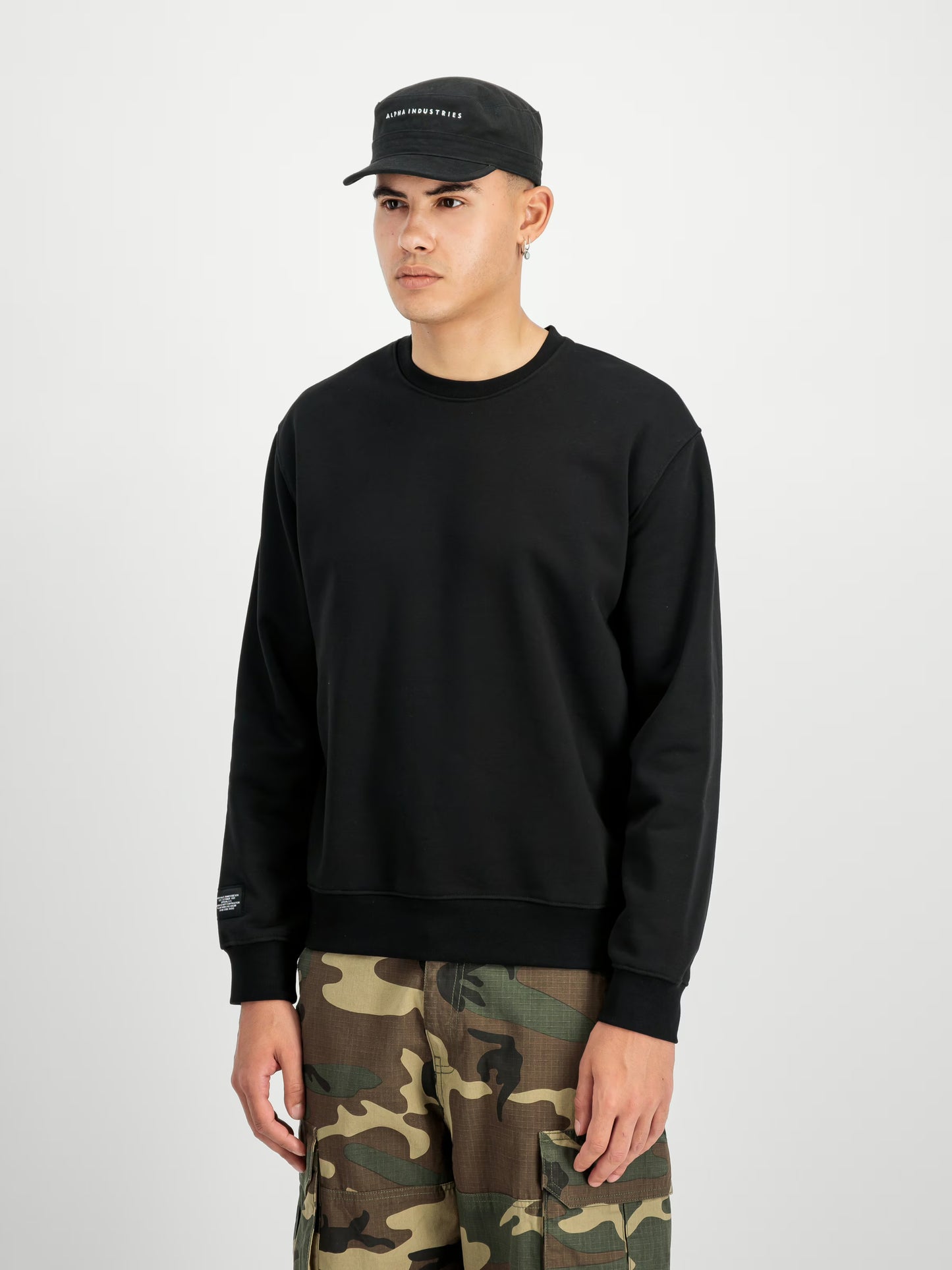 SUDADERA "LABEL BACKPRINT" - NEGRO - ALPHA INDUSTRIES | 258307