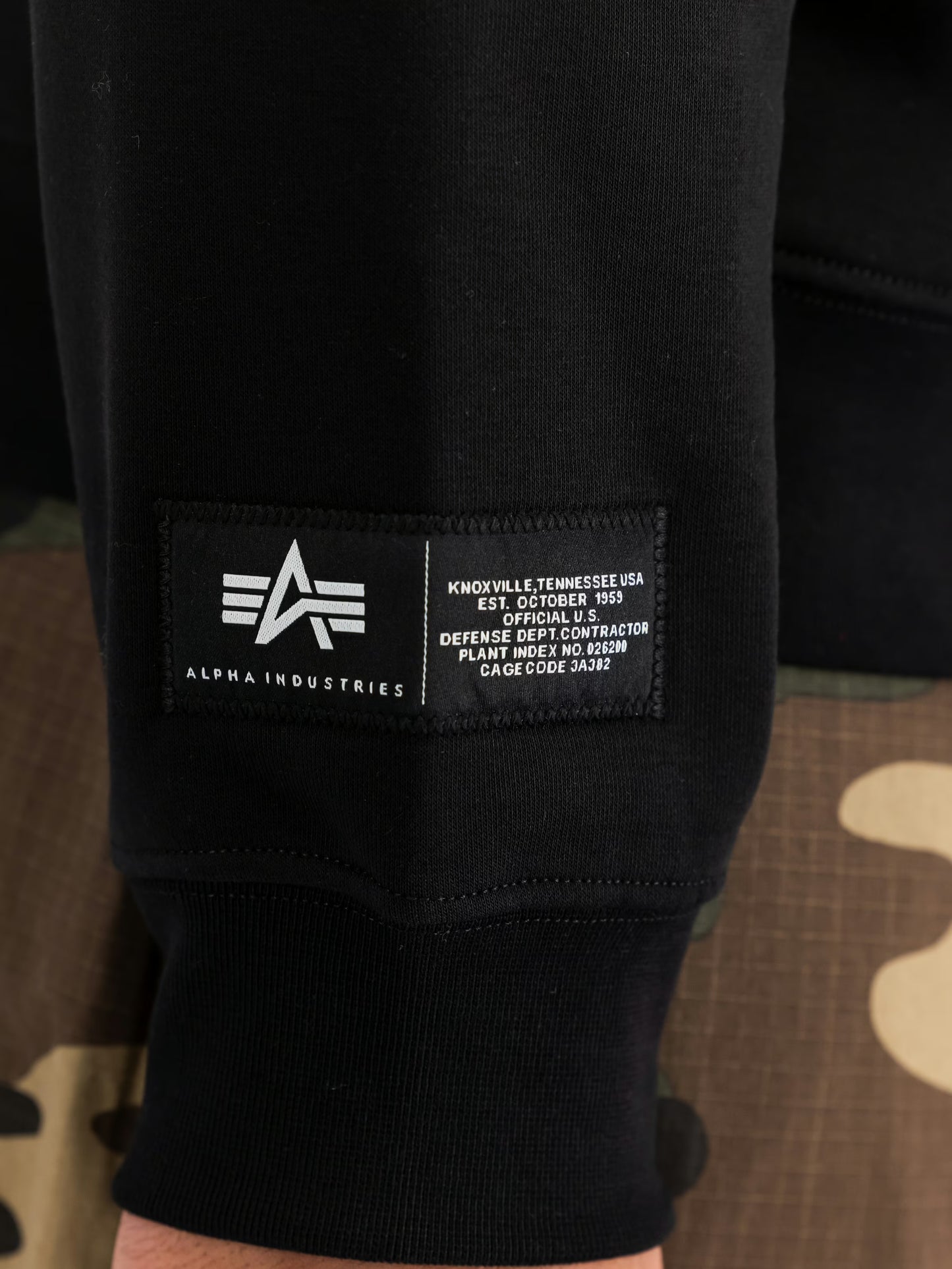 SUDADERA "LABEL BACKPRINT" - NEGRO - ALPHA INDUSTRIES | 258307