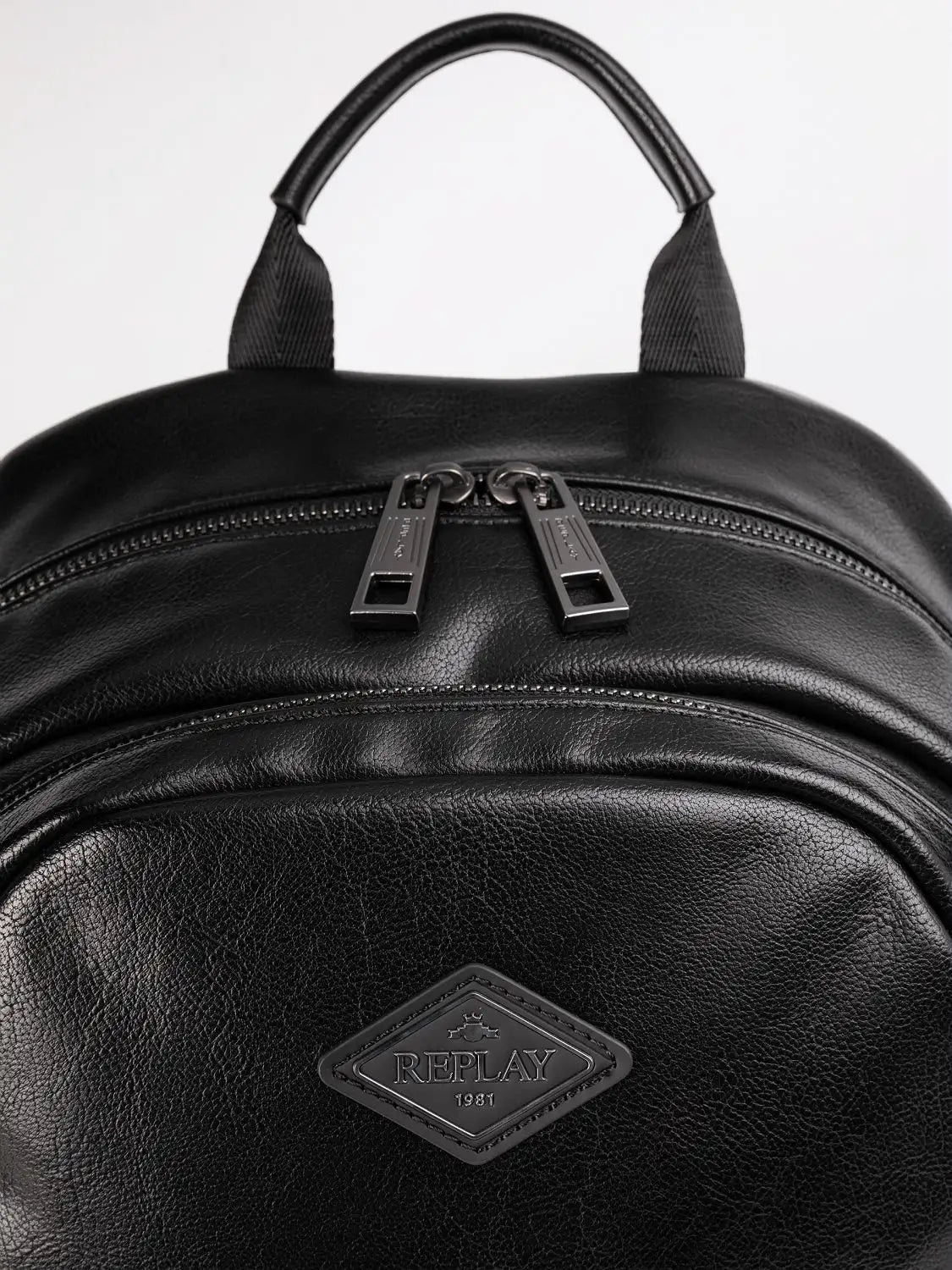 MOCHILA EFECTO ARRUGADO - NEGRO - REPLAY | FM3713.000.A0511D