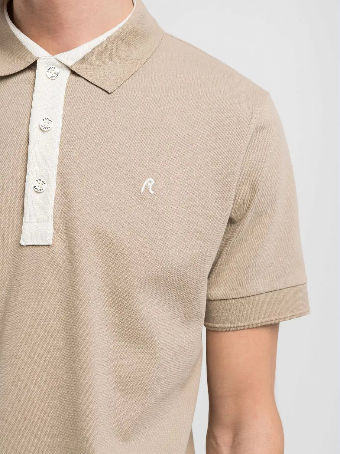 POLO CON TAPETA EN CONTRASTE - BEIGE - REPLAY | M3007.000.20623