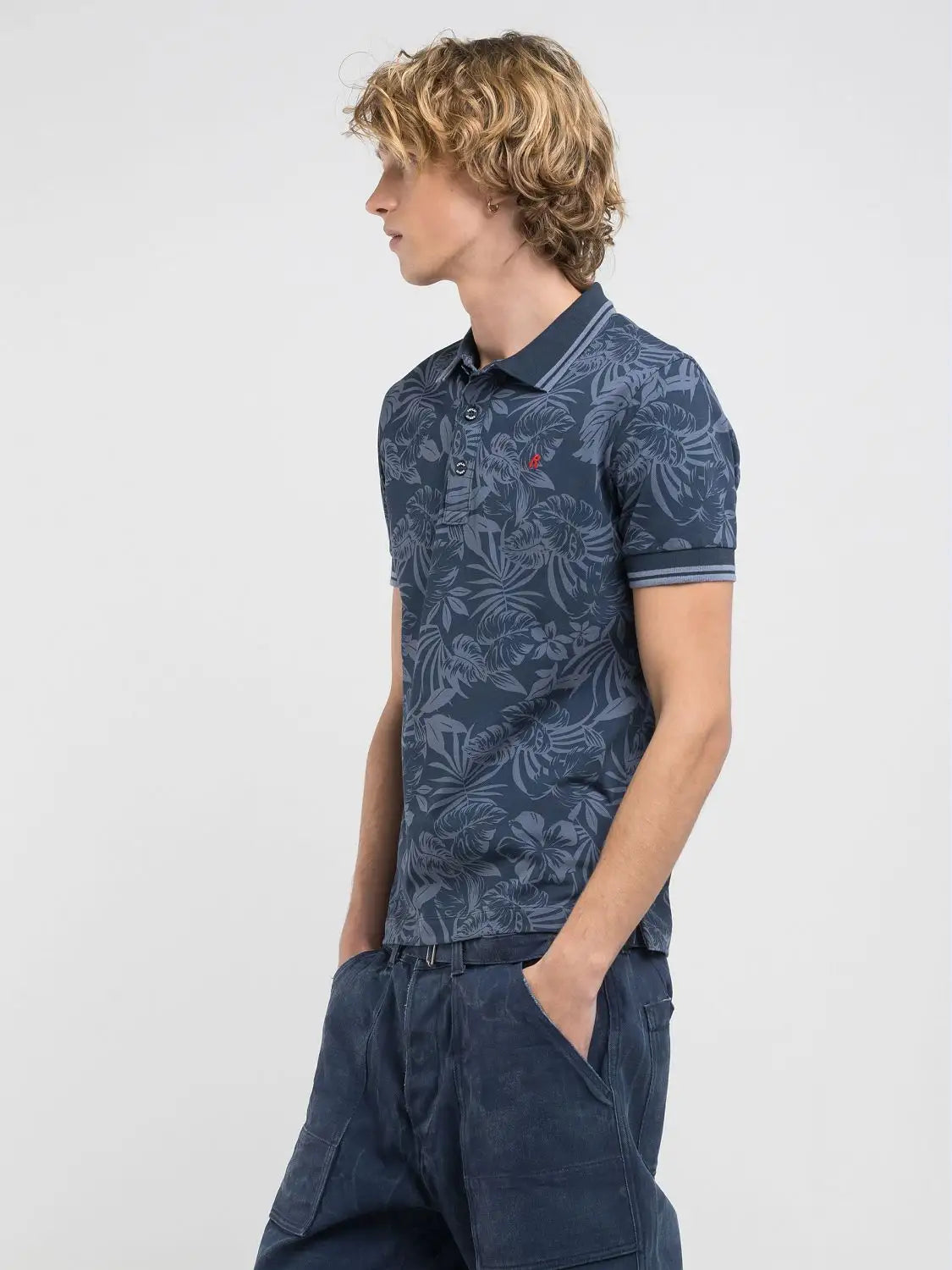 POLO DE PIQUÉ CON ESTAMPADO - AZUL - REPLAY | M3009.000.75034
