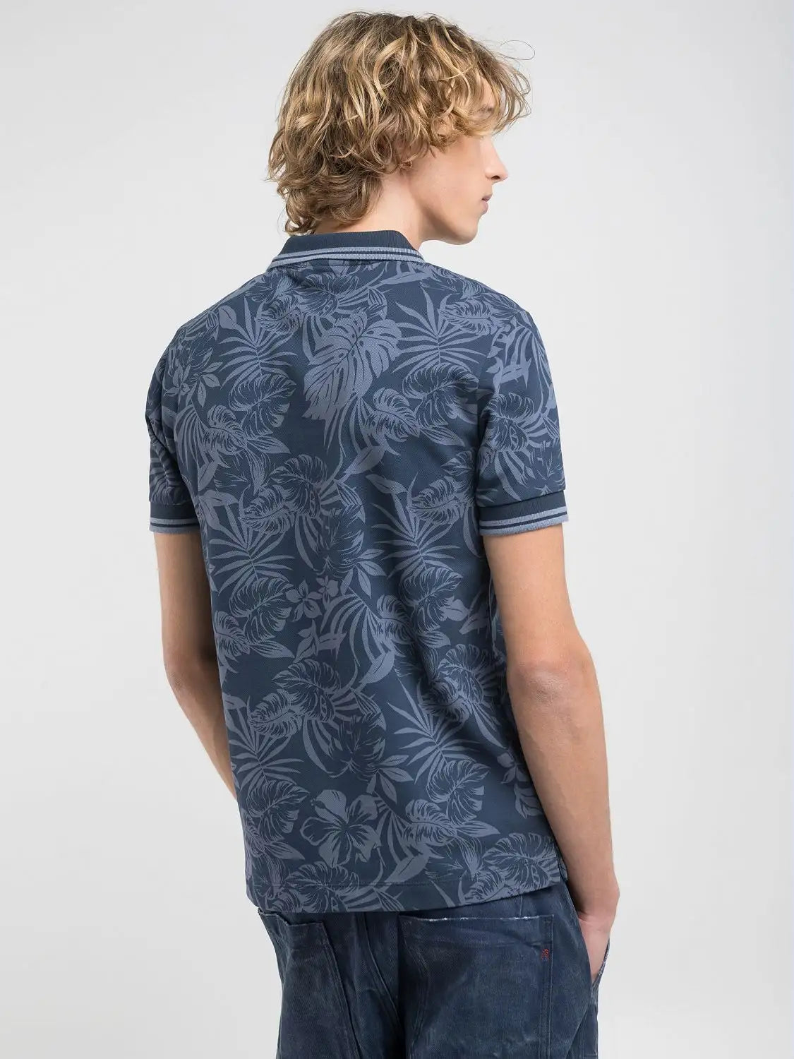 POLO DE PIQUÉ CON ESTAMPADO - AZUL - REPLAY | M3009.000.75034