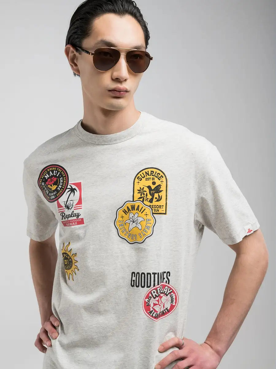 CAMISETA CON ESTAMPADO EFECTO PARCHE - GRIS CLARO - REPLAY | M3040.000.23814N