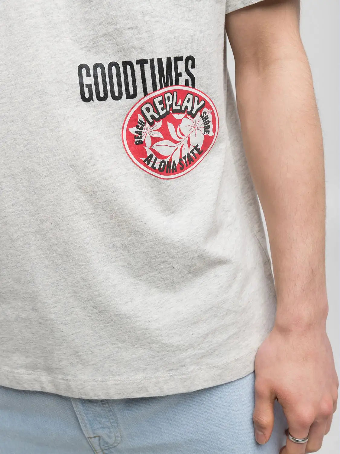 CAMISETA CON ESTAMPADO EFECTO PARCHE - GRIS CLARO - REPLAY | M3040.000.23814N