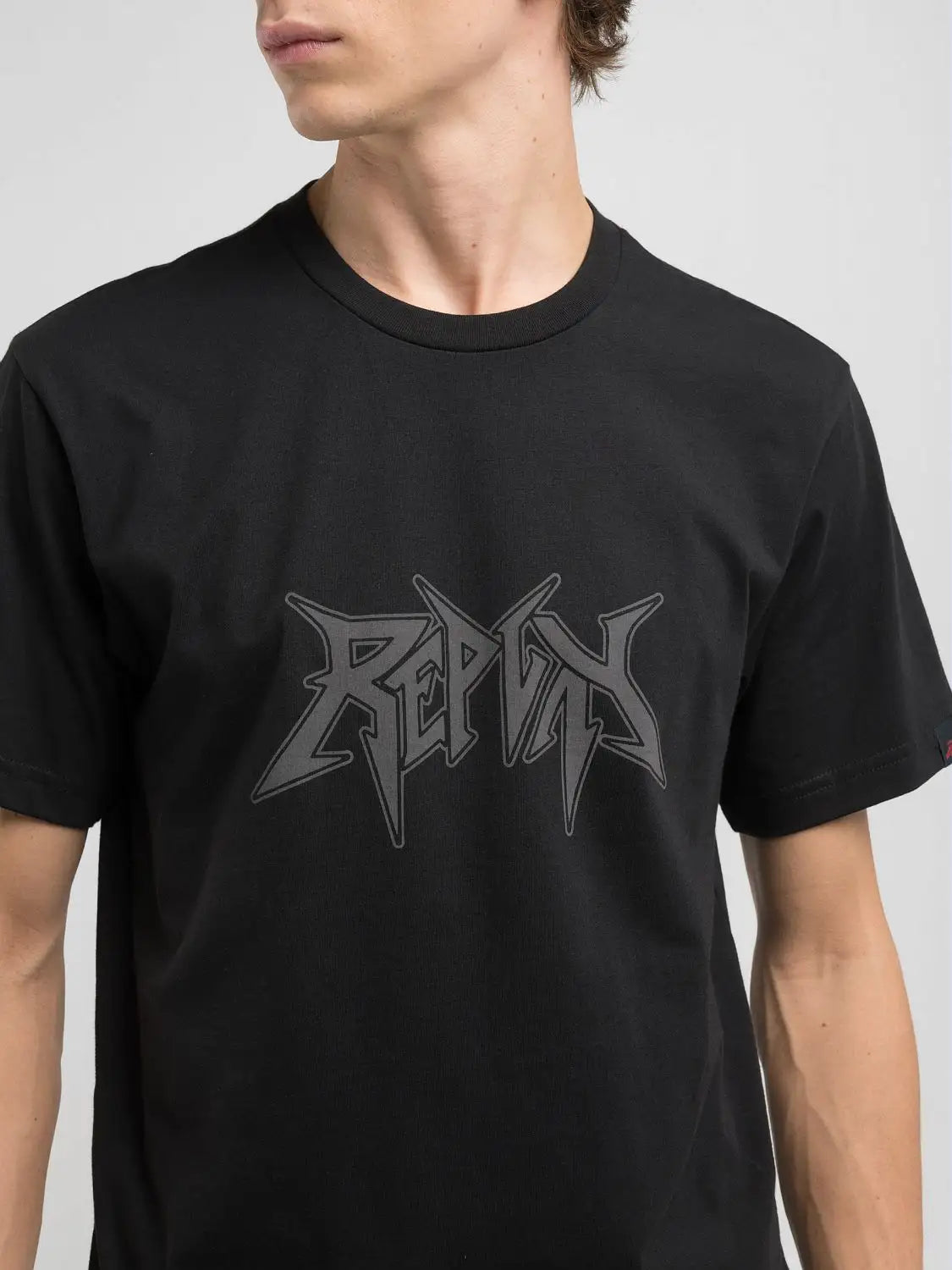 CAMISETA CON LETRAS GRAFITI - NEGRO - REPLAY | M3056.000.2660