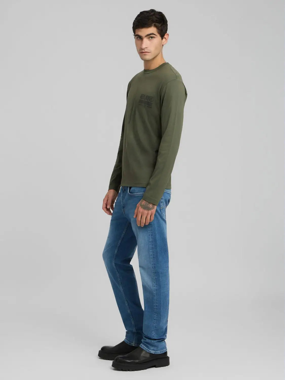 CAMISETA DE MANGA LARGA CON ESTAMPADO LEGADO - VERDE - REPLAY | M3300 .000.2660