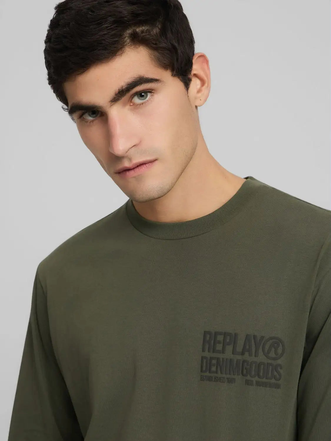 CAMISETA DE MANGA LARGA CON ESTAMPADO LEGADO - VERDE - REPLAY | M3300 .000.2660