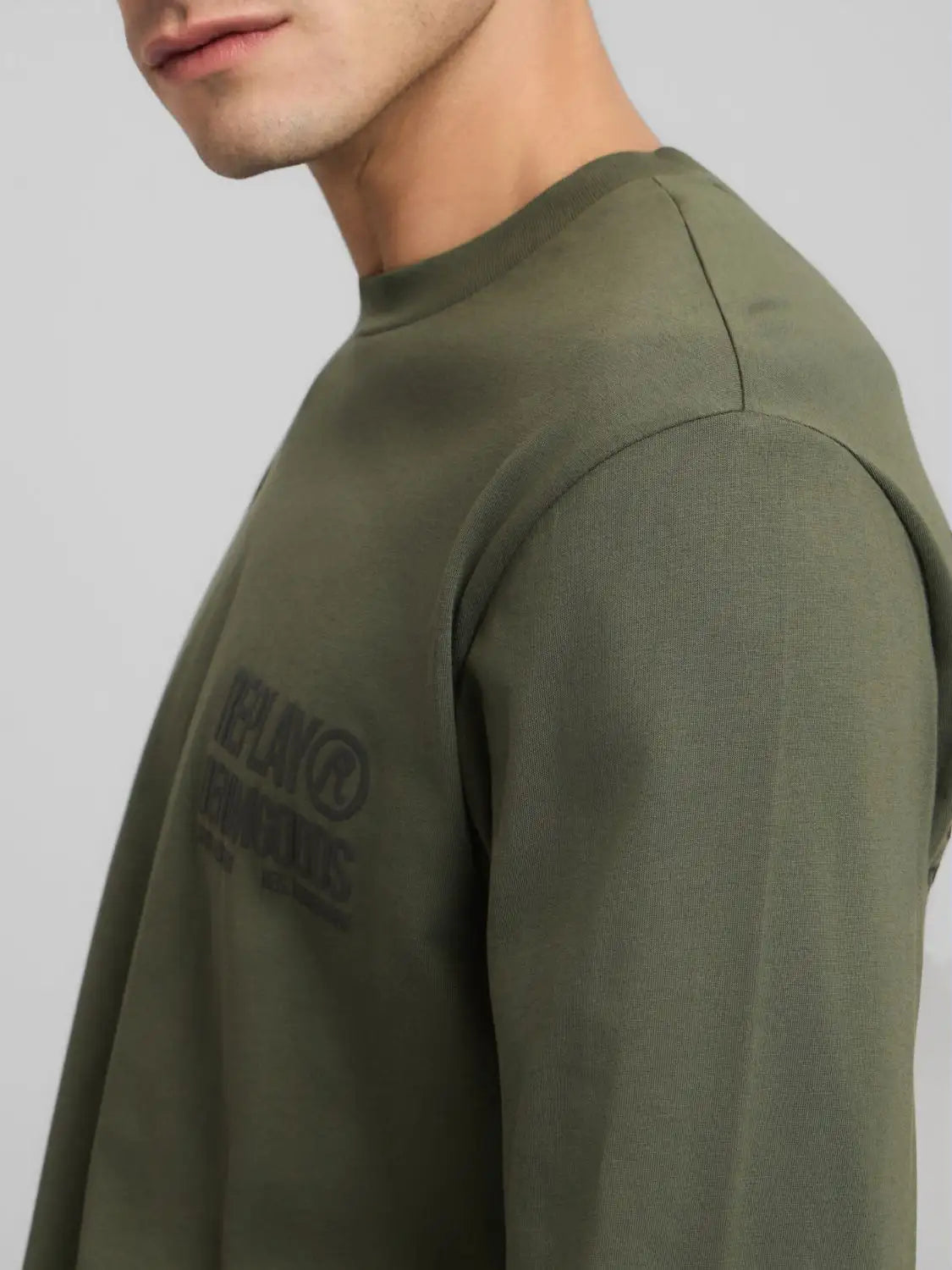 CAMISETA DE MANGA LARGA CON ESTAMPADO LEGADO - VERDE - REPLAY | M3300 .000.2660