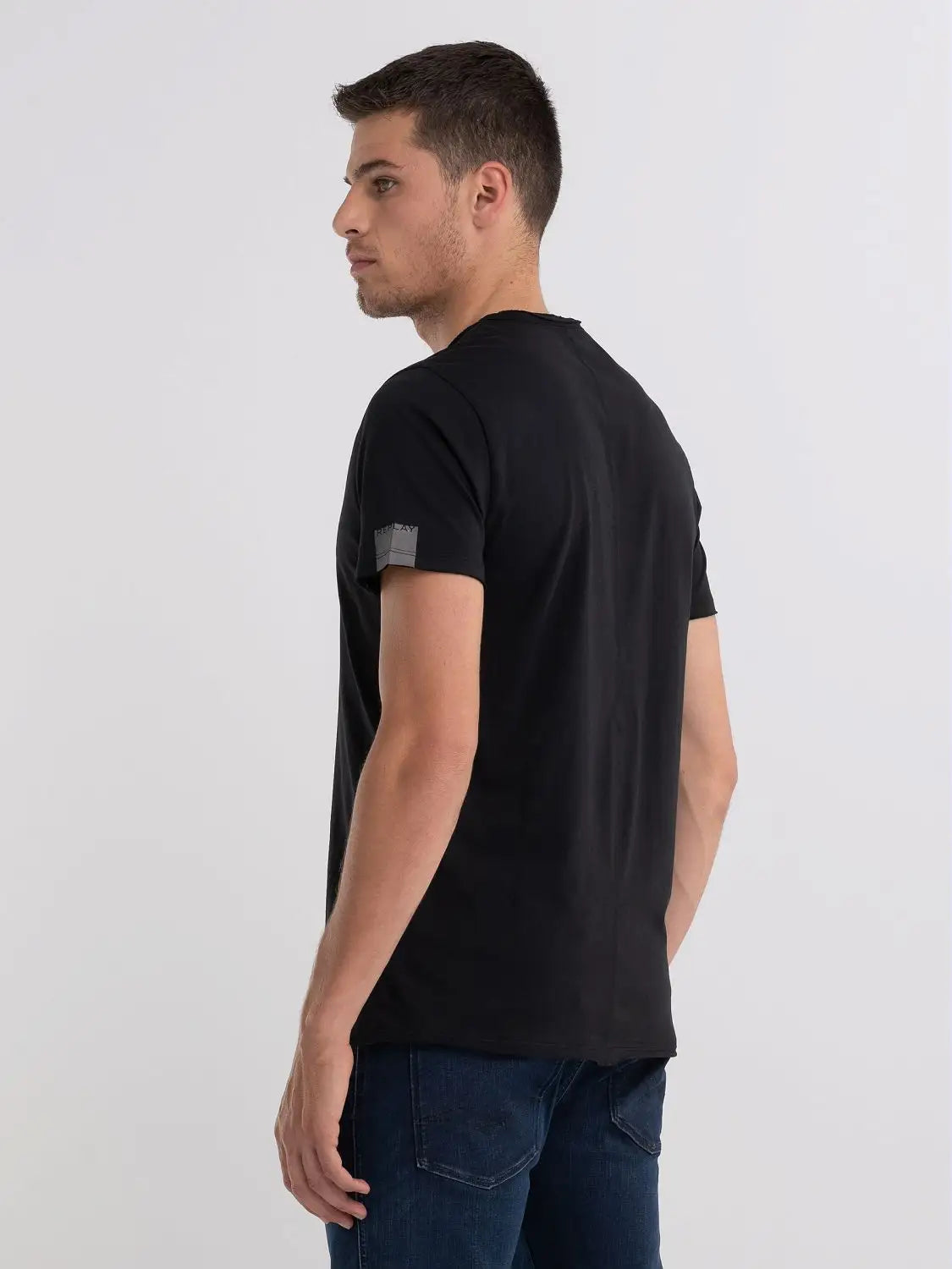 CAMISETA BÁSICA DE PUNTO CON CUELLO DE PICO - NEGRO - REPLAY