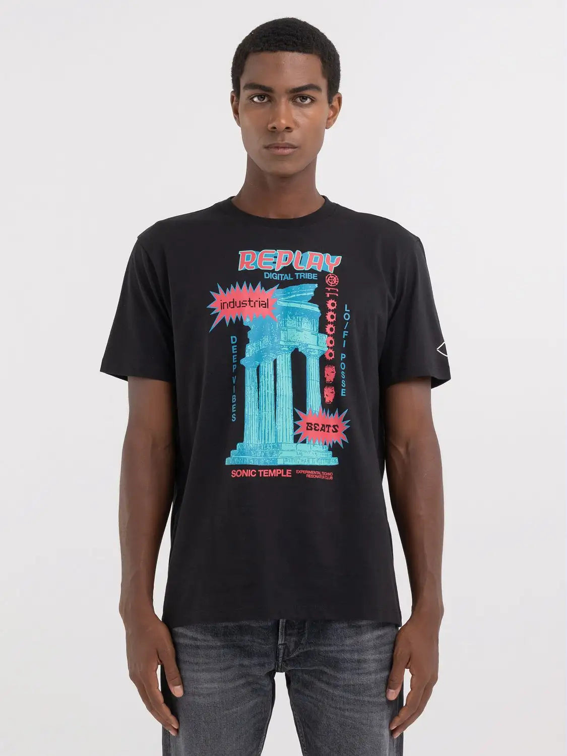 CAMISETA CON ESTAMPADO "DIGITAL TRIBE" - NEGRO - REPLAY | M6843 .000.2660