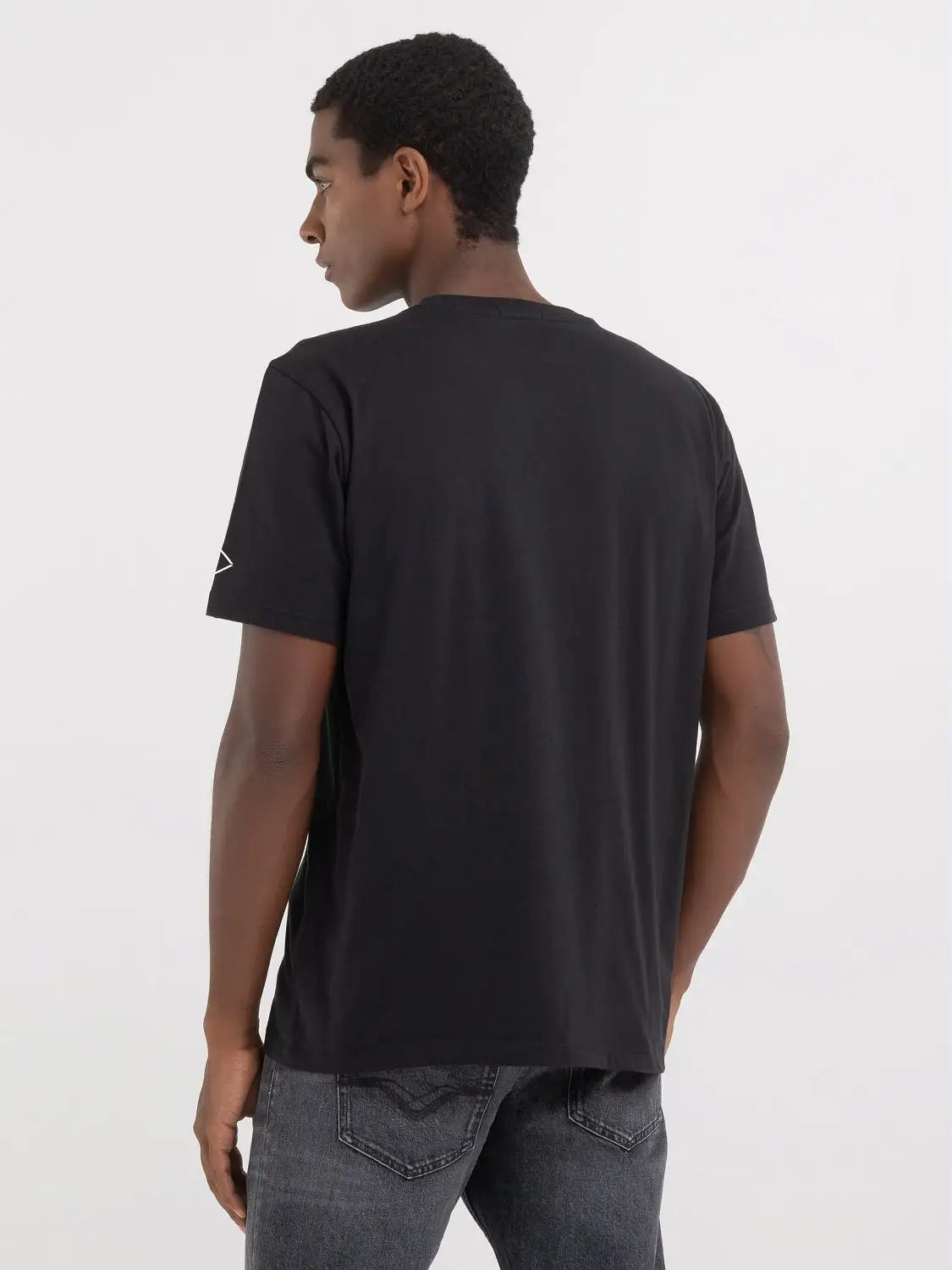 CAMISETA CON ESTAMPADO "DIGITAL TRIBE" - NEGRO - REPLAY | M6843 .000.2660
