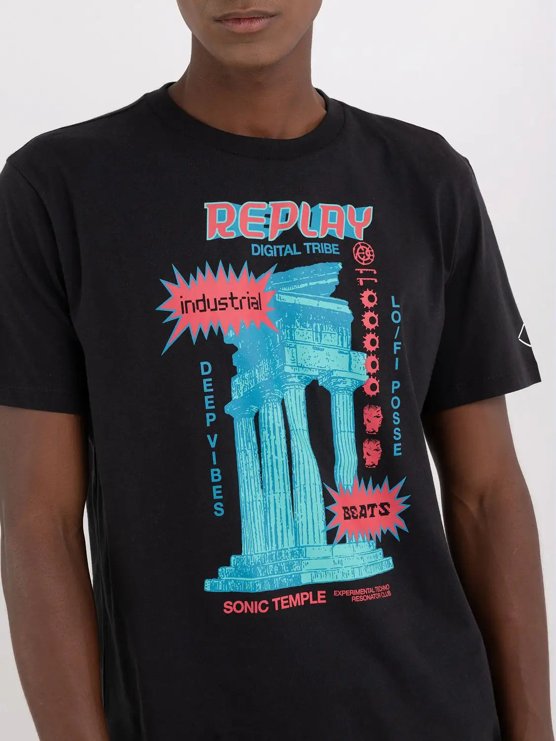 CAMISETA CON ESTAMPADO "DIGITAL TRIBE" - NEGRO - REPLAY | M6843 .000.2660