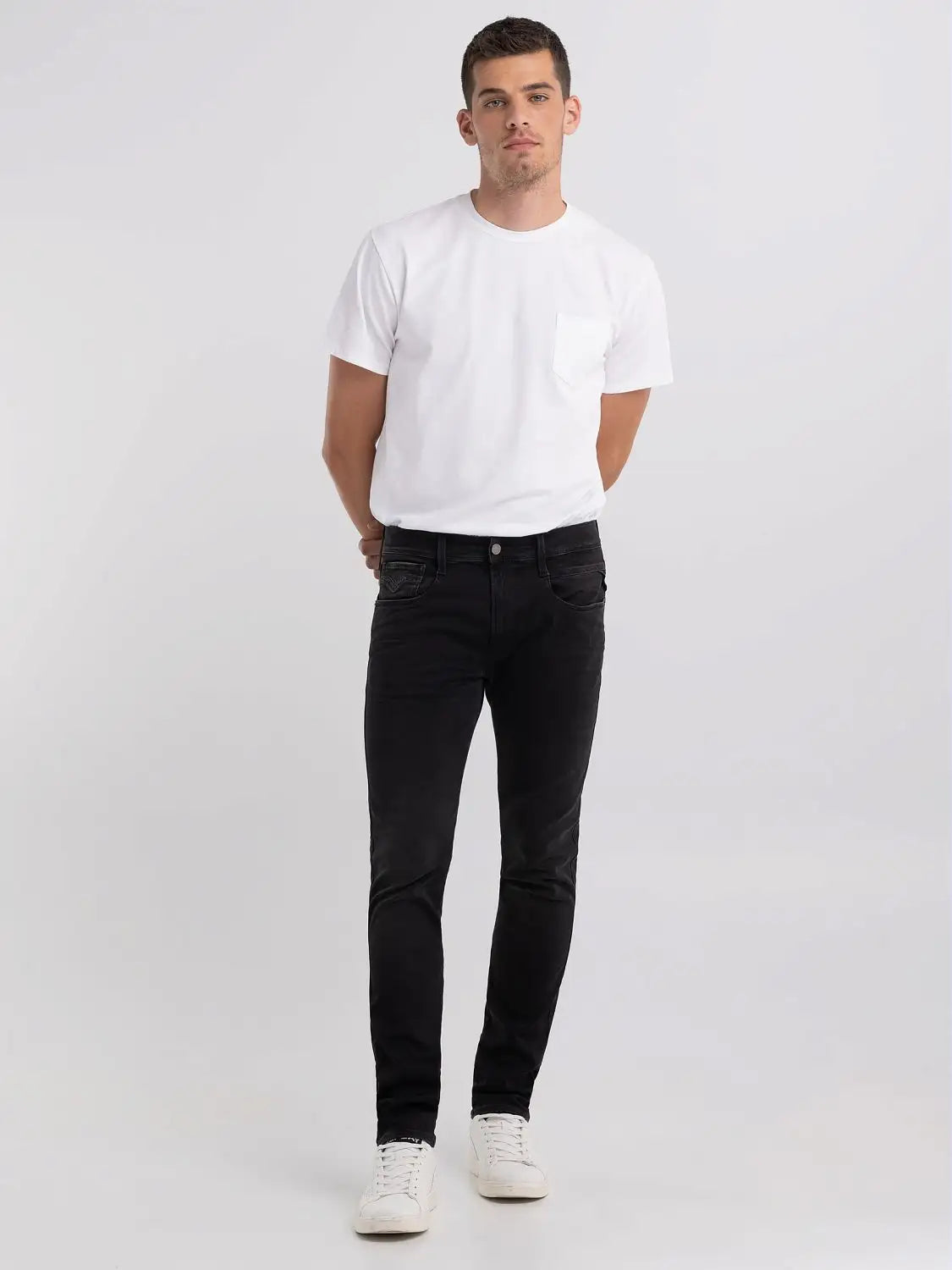 PANTALÓN VAQUERO AJUSTADO SLIM FIT ANBASS HYPERFLEX - NEGRO - REPLAY | M914.000.661.E01