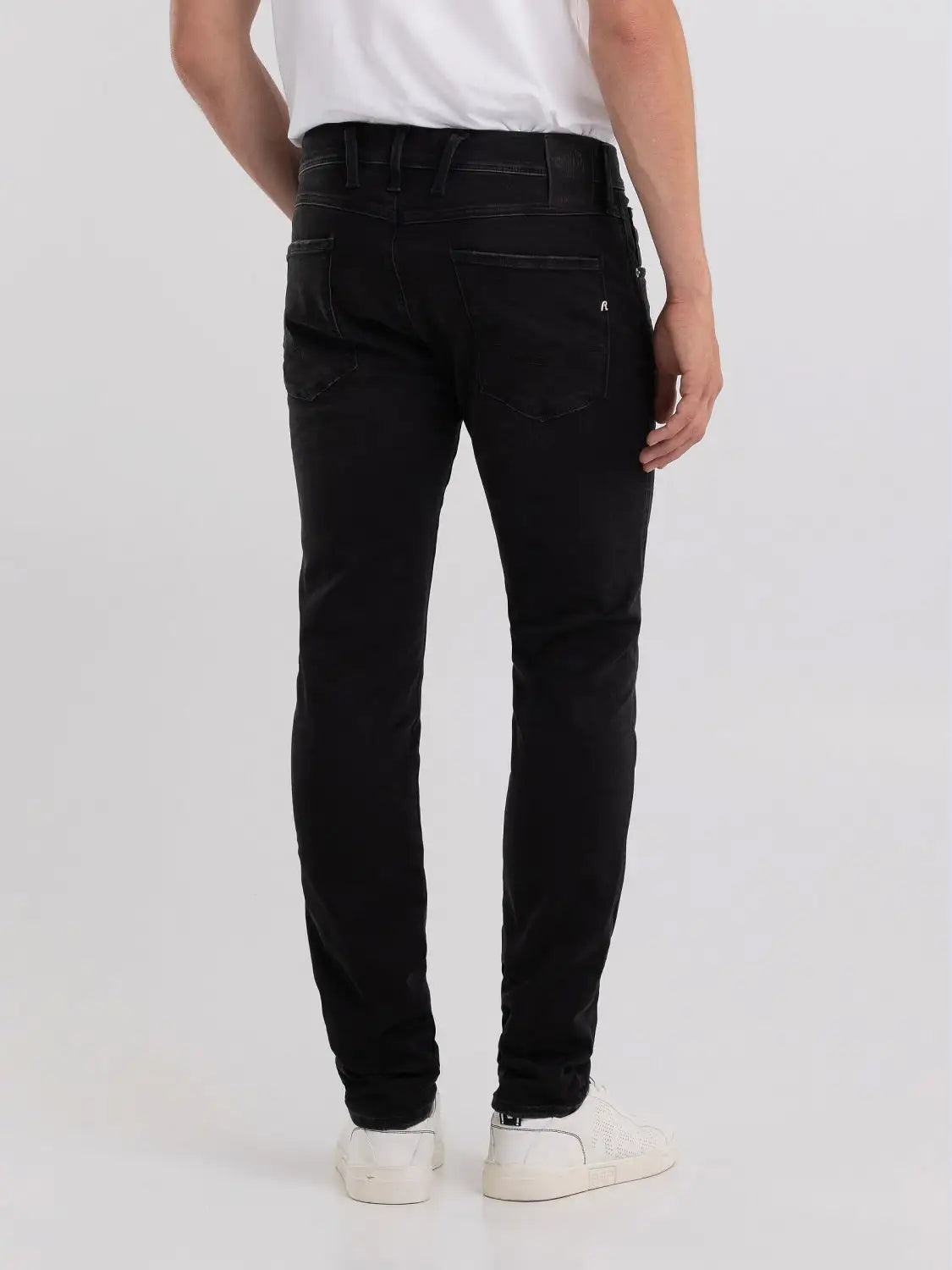 PANTALÓN VAQUERO AJUSTADO SLIM FIT ANBASS HYPERFLEX - NEGRO - REPLAY | M914.000.661.E01