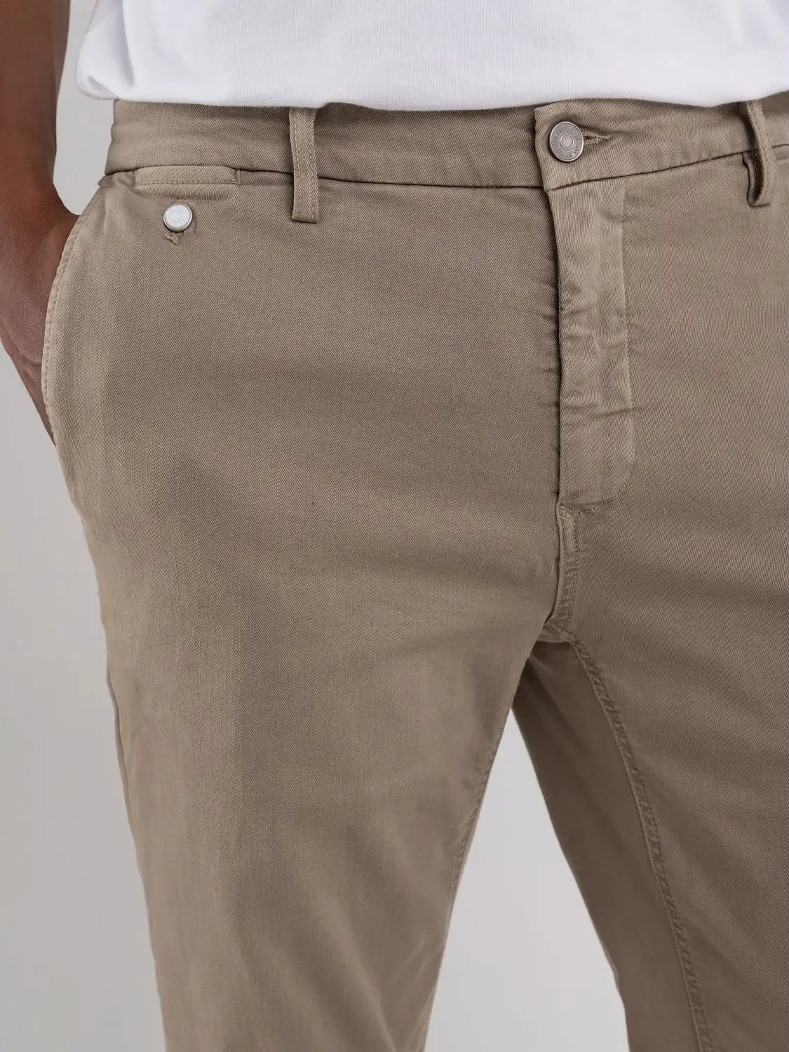 PANTALÓN VAQUERO CHINO REGULAR FIT BENNI HYPERFLEX - BEIGE - REPLAY | M9722A.000.8366197