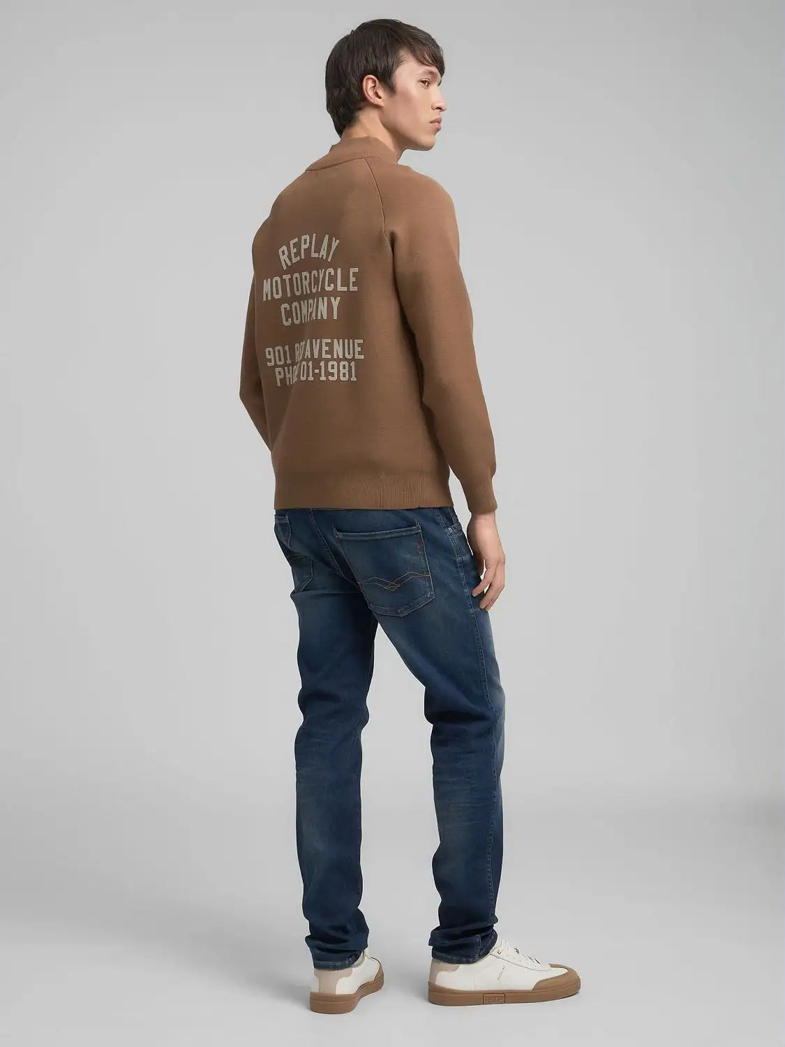 SUDADERA DE PUNTO CON CREMALLERA COMPLETA Y CUELLO ALTO - TABACO - REPLAY | UK4880.000.G23896
