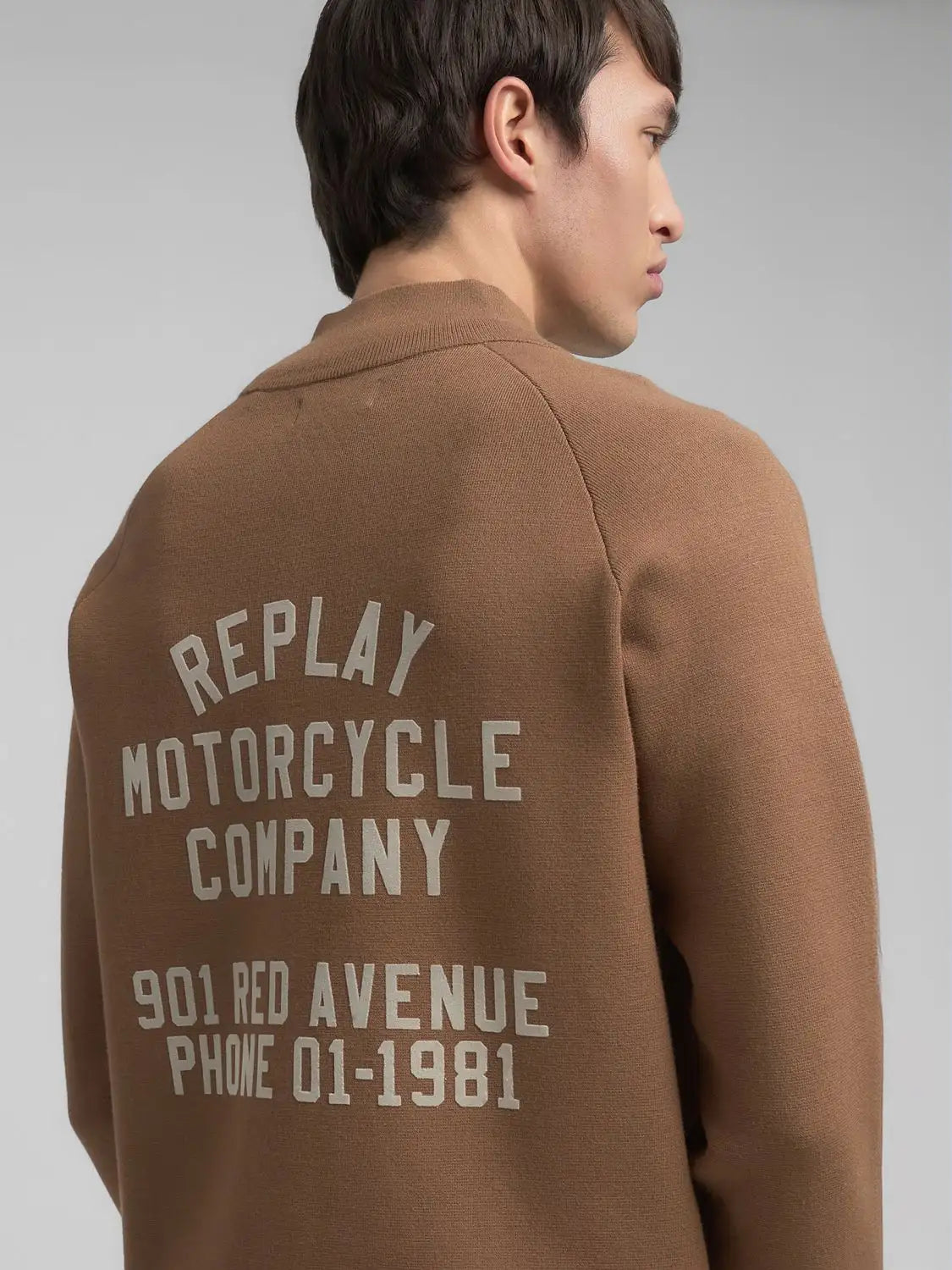 SUDADERA DE PUNTO CON CREMALLERA COMPLETA Y CUELLO ALTO - TABACO - REPLAY | UK4880.000.G23896
