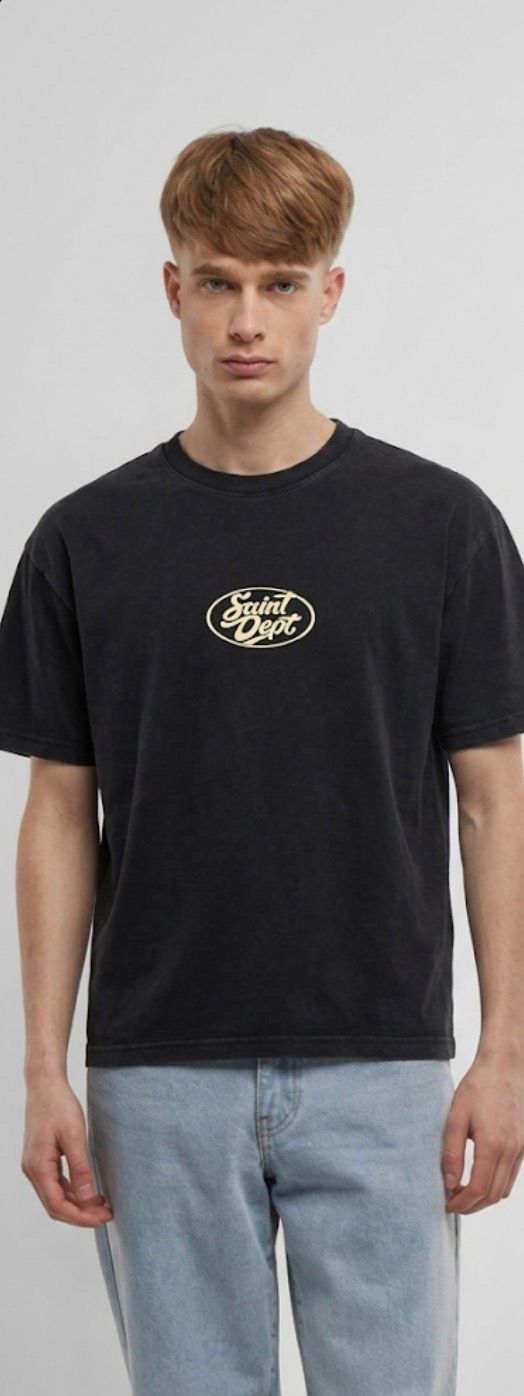 CAMISETA OVER "FRESAS" - NEGRO - SAINT DEPT