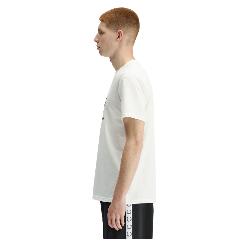 CAMISETA ORIGINAL GRAPHIC - BLANCO - FRED PERRY | M2406 129