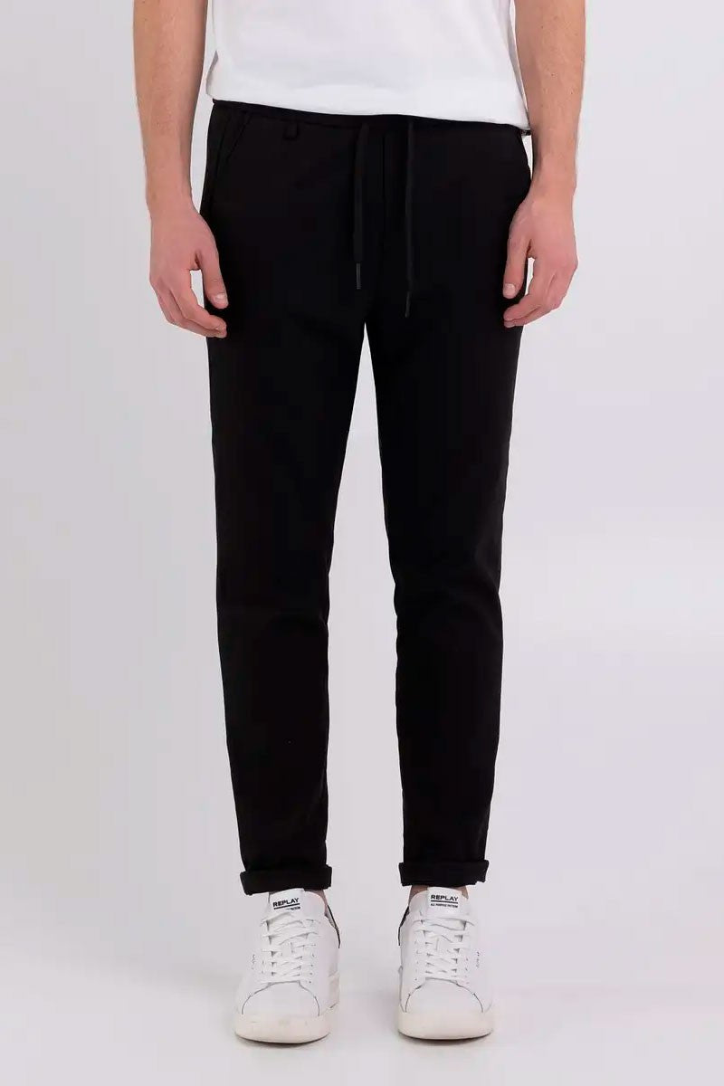 PANTALÓN CHINO SLIM FIT CINTURA ELÁSTICA - NEGRO - REPLAY | M9953.000.84617