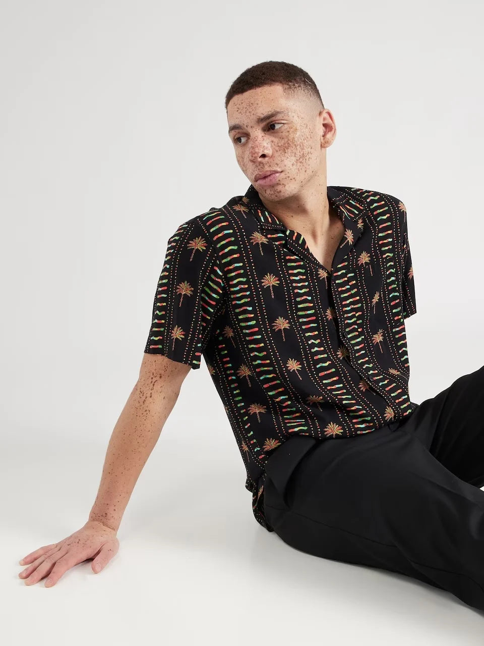 CAMISA DE MANGA CORTA HAWAIANA CON ESTAMPADO INTEGRAL DE PALMERAS NE Blue Denim