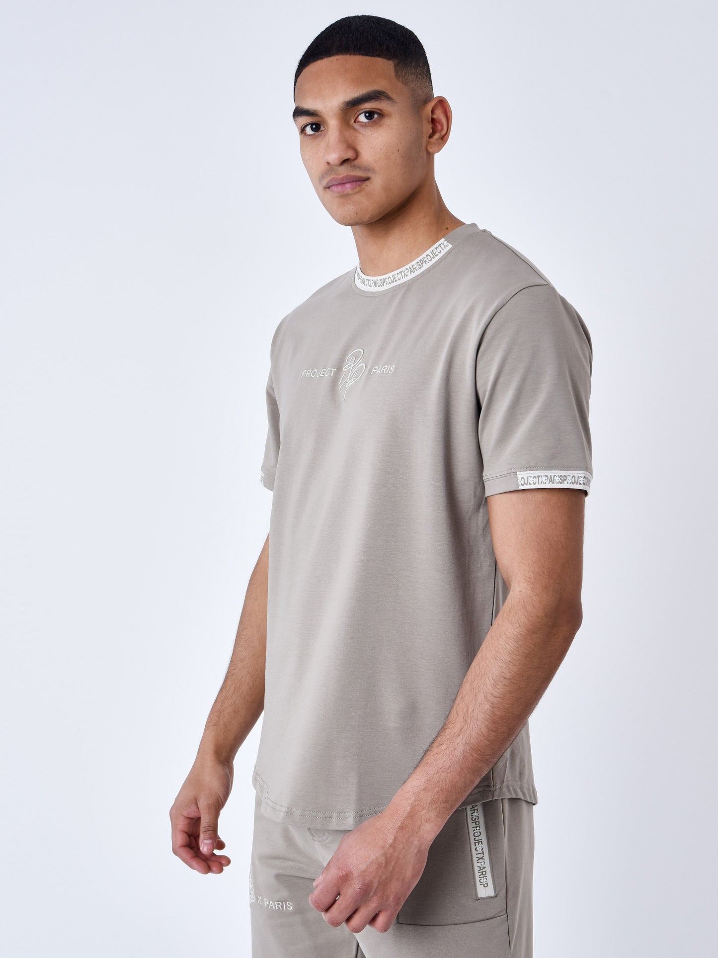 CAMISETA BRAZALETE CON LOGO BORDADO - TAUPE - PROJECT X PARIS | 2210218