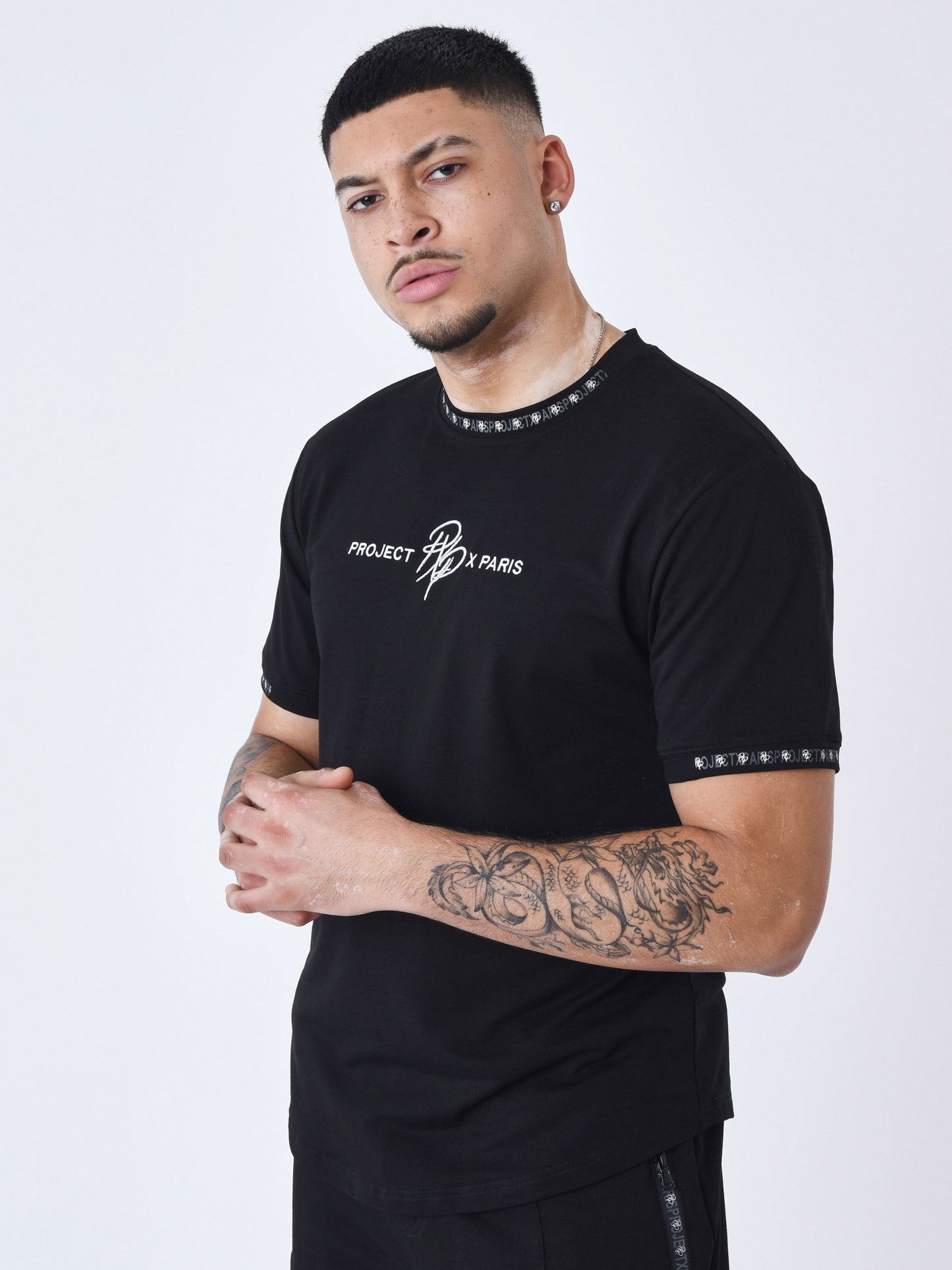CAMISETA BRAZALETE CON LOGO BORDADO - NEGRO - PROJECT X PARIS | 2210218