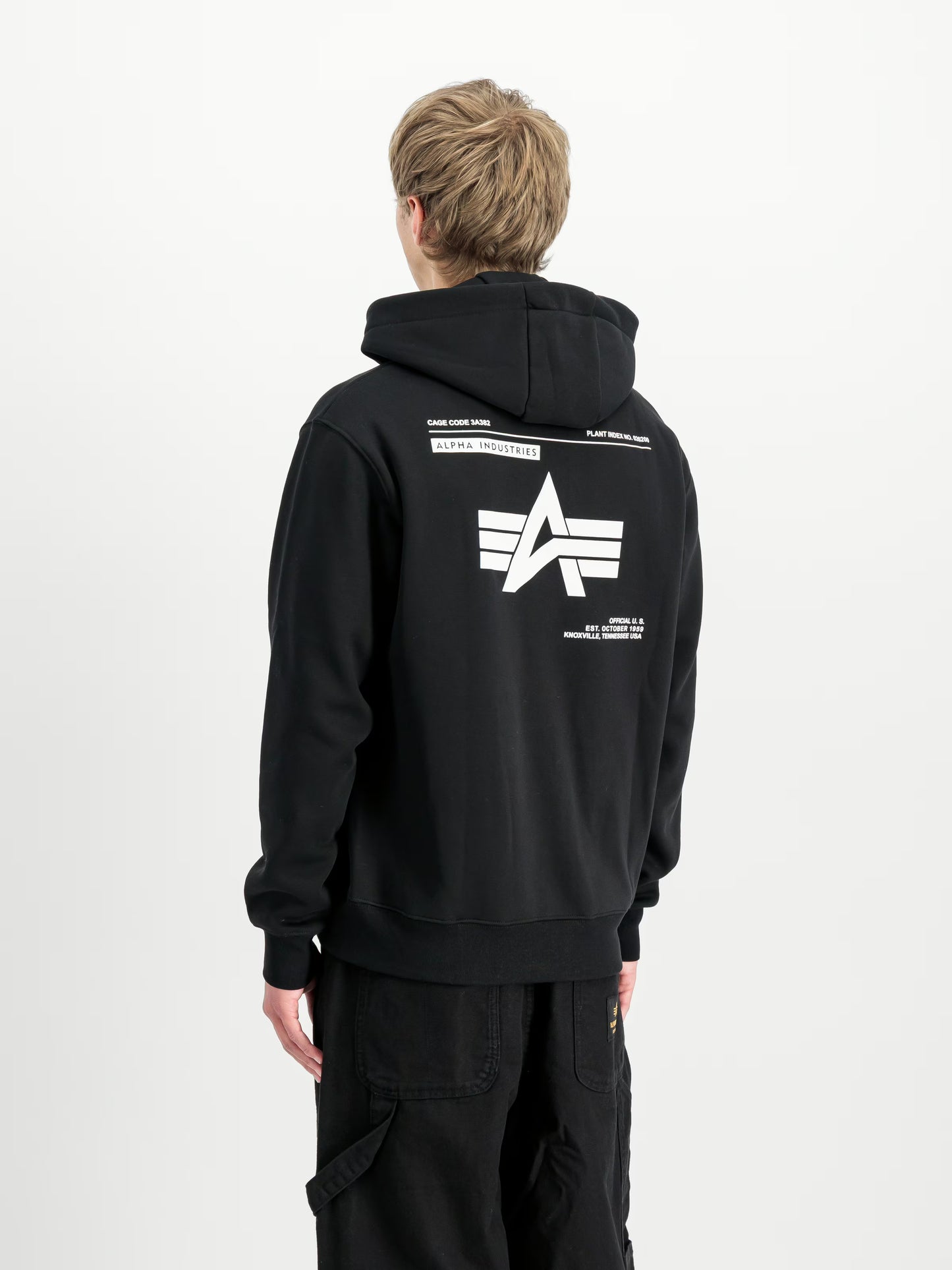 SUDADERA CAPUCHA "LABEL BACKPRINT" - NEGRO - ALPHA INDUSTRIES | 258333-03