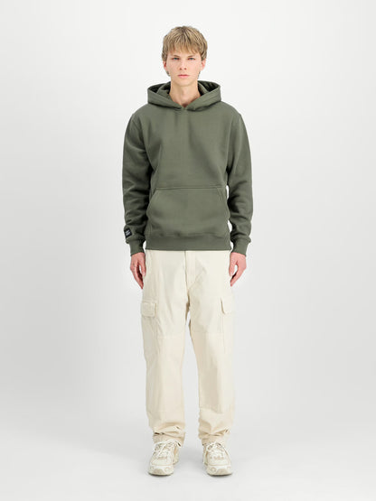 SUDADERA CAPUCHA "LABEL BACKPRINT" - VERDE OLIVA - ALPHA INDUSTRIES | 258333-142