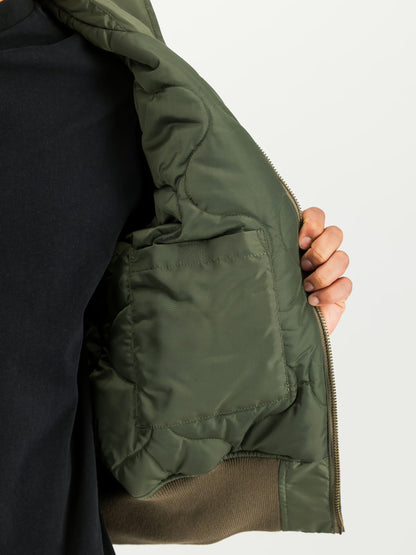 CHAQUETA BOMBER "CWU-45/P DEVILS BRIGADE LOOSE" - VERDE MILITAR - ALPHA INDUSTRIES | 268135-142