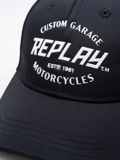 GORRA CON VISERA E INSCRIPCIÓN - NEGRO - REPLAY | AM4420.000.A0460