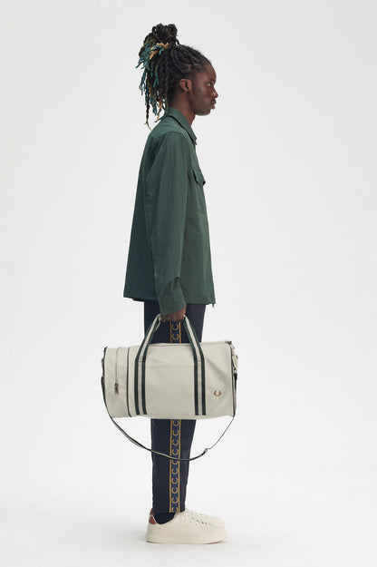 BOLSA DE DEPORTE CLÁSICA - CRUDO/VERDE - FRED PERRY | L7255 V11