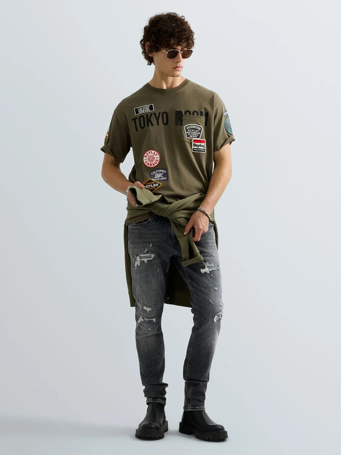 CAMISETA RELAXED FIT CON BOLSILLO Y PARCHES - VERDE - REPLAY | M13MA .000.7242KW