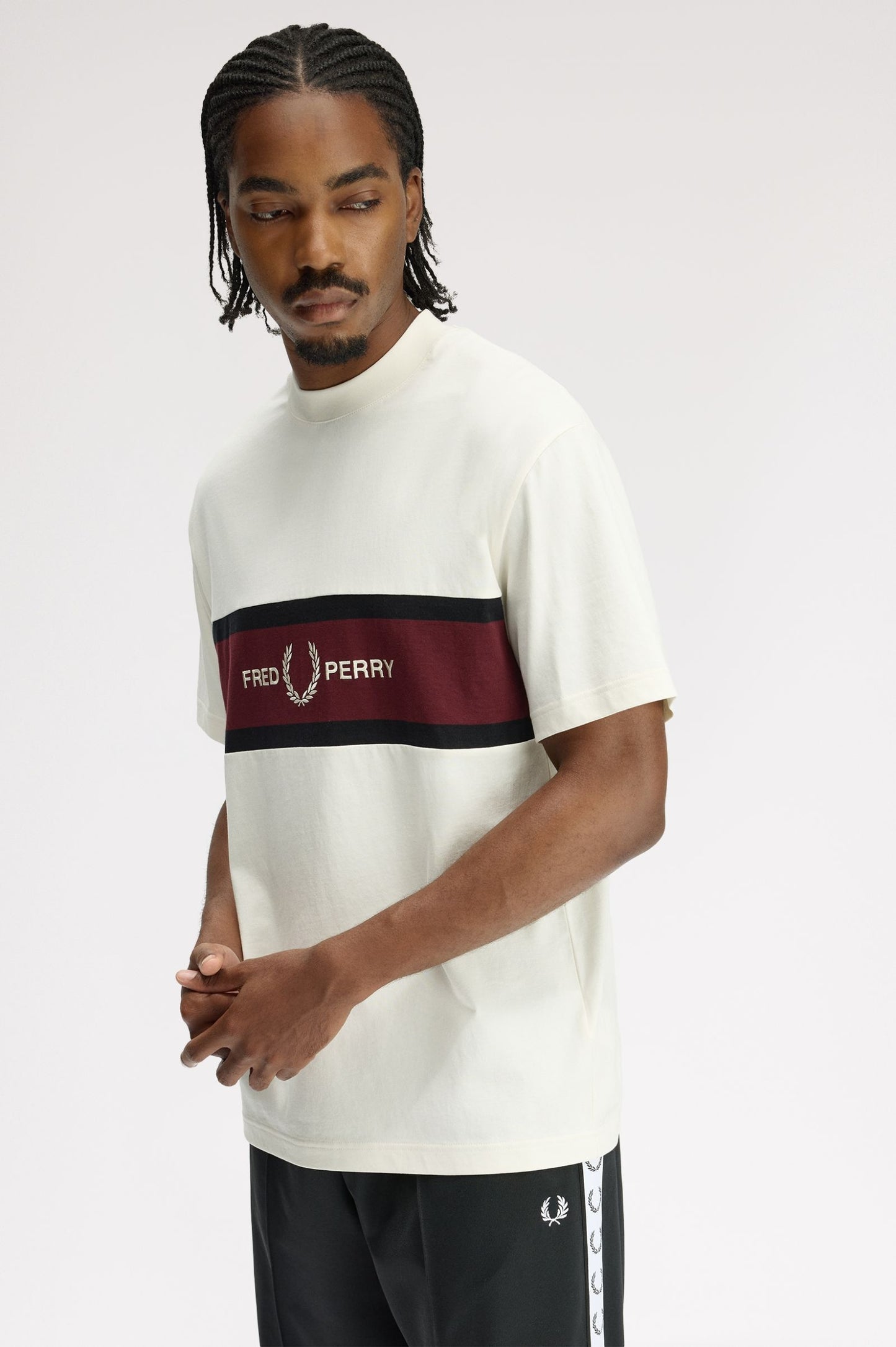 CAMISETA PANEL BORDADO - BEIGE - FRED PERRY | M2405 560