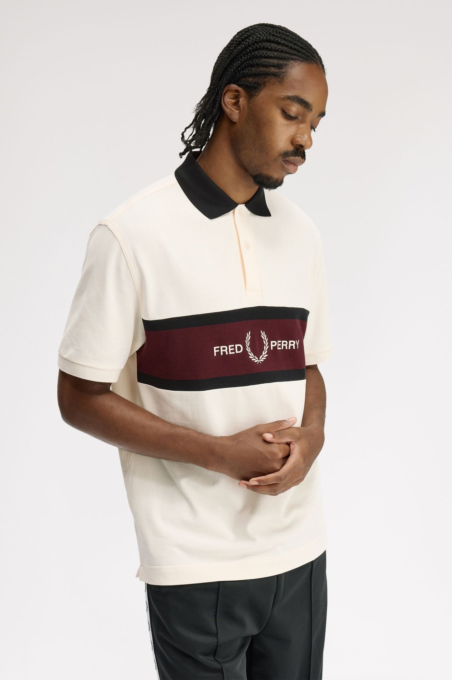 POLO PANEL BORDADO - BEIGE - FRED PERRY | M2421 560