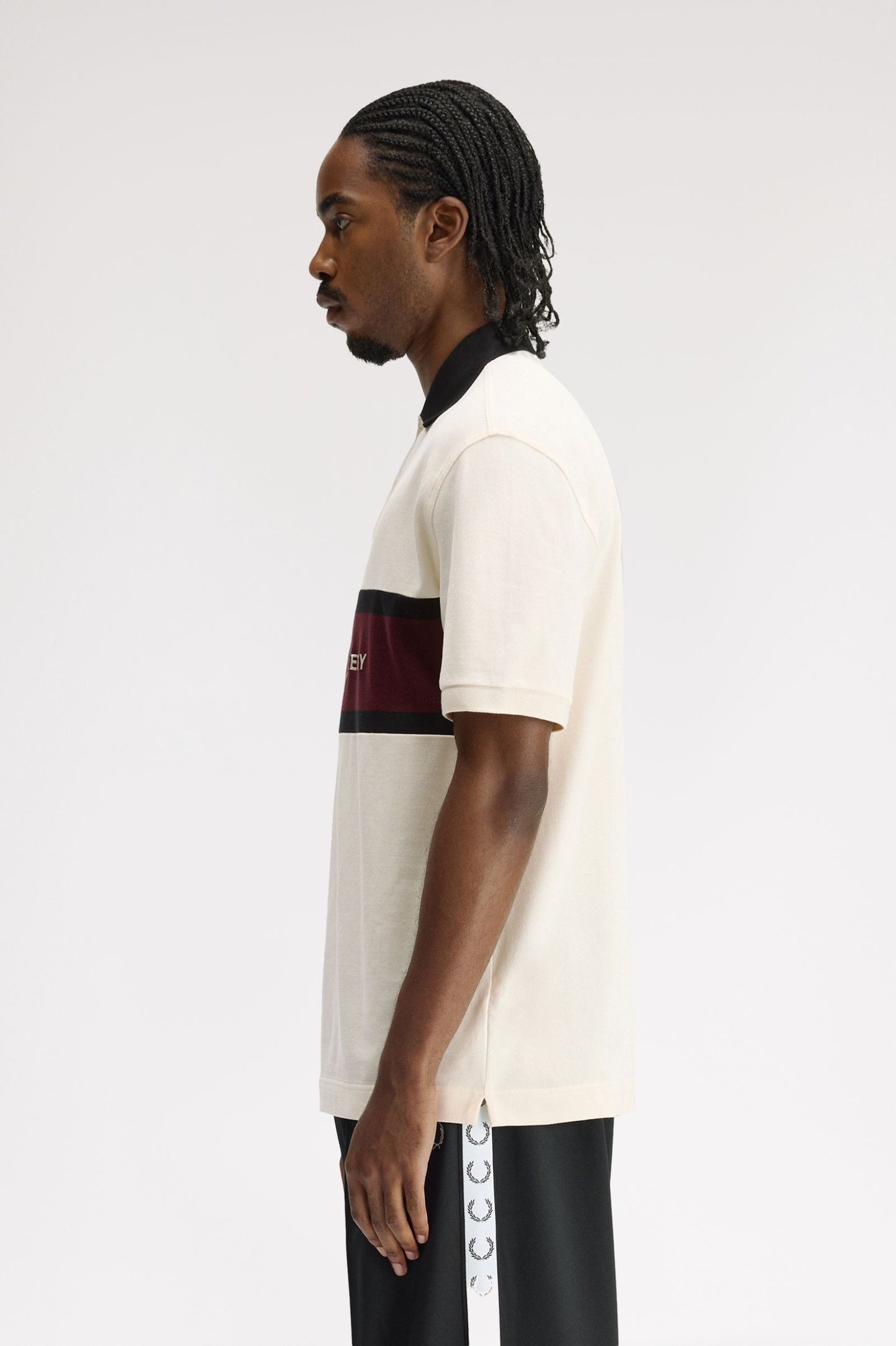 POLO PANEL BORDADO - BEIGE - FRED PERRY | M2421 560