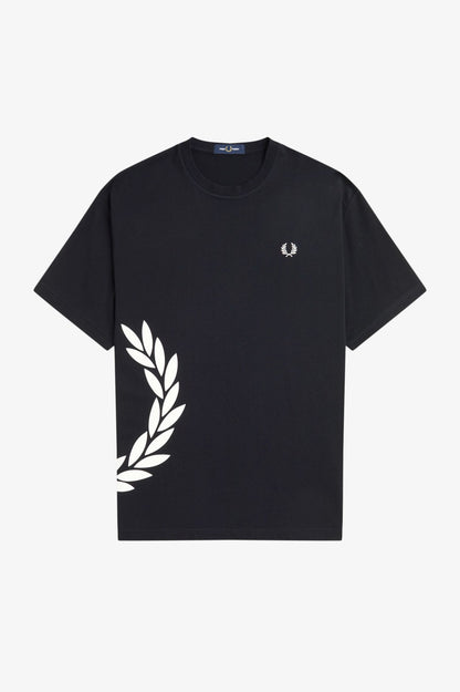 CAMISETA LAUREL - NEGRO - FRED PERRY | M2440 102