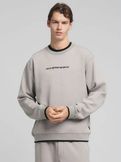 SUDADERA DE CUELLO REDONDO CON INSCRIPCIÓN BORDADA - GRIS - REPLAY | M3175 .000.23655