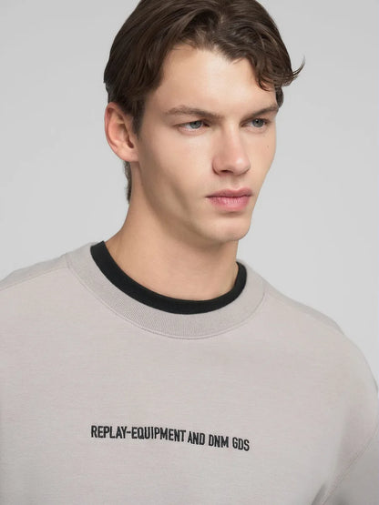 SUDADERA DE CUELLO REDONDO CON INSCRIPCIÓN BORDADA - GRIS - REPLAY | M3175 .000.23655