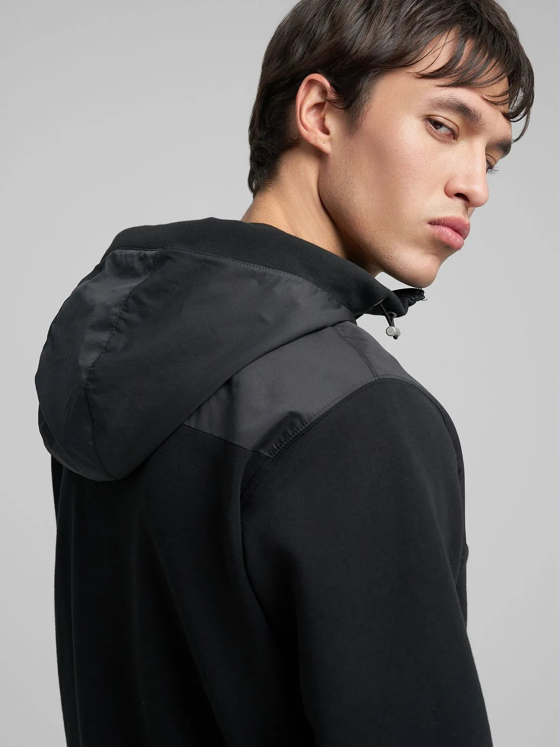 SUDADERA CON CAPUCHA Y MEDIA CREMALLERA - NEGRO - REPLAY | M3178 .000.23655
