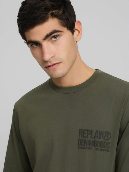 CAMISETA DE MANGA LARGA CON ESTAMPADO LEGADO - VERDE - REPLAY | M3300 .000.2660