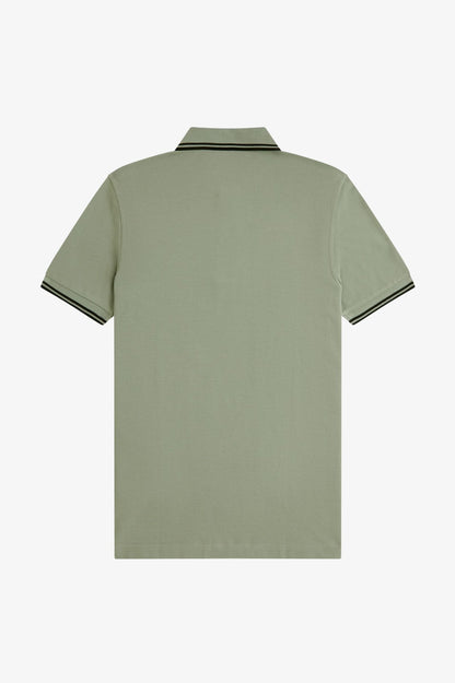 POLO RIBETE CON DOS FRANJAS - VERDE CLARO - FRED PERRY | M3600 S23