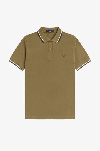 POLO RIBETE CON DOS FRANJAS - MARRÓN - FRED PERRY | M3600 Z60