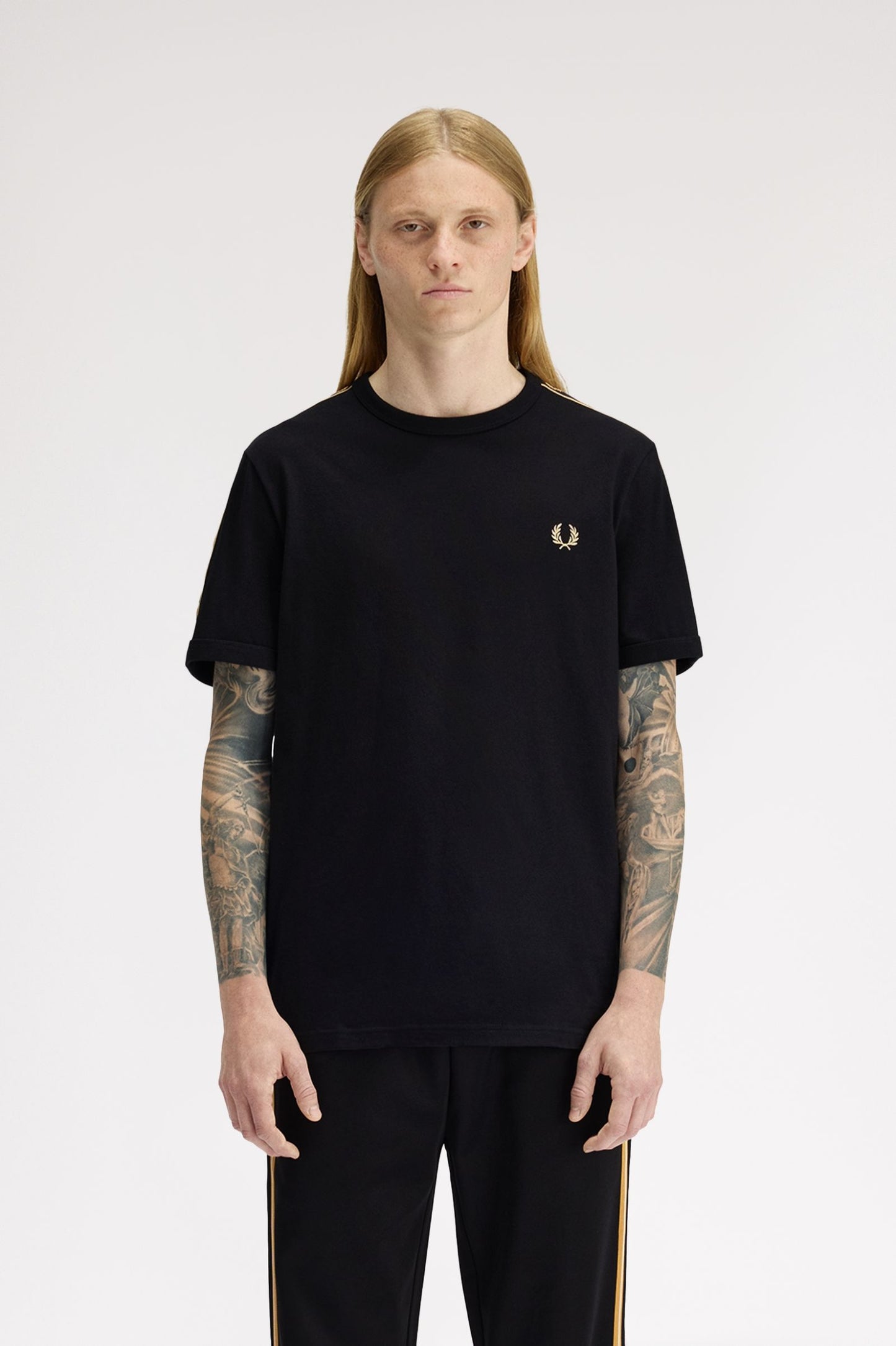 CAMISETA TAPE RINGER - NEGRO - FRED PERRY | M4613 90A