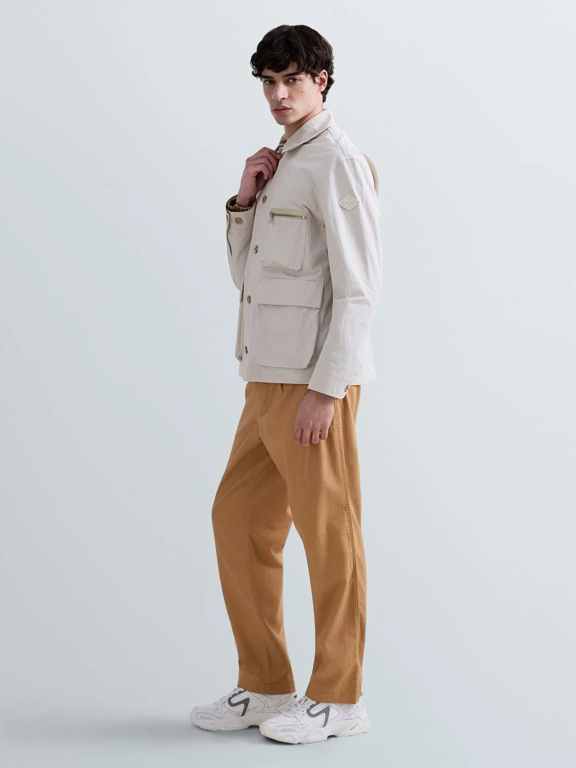 CHAQUETA REGULAR FIT CON BOLSILLOS - BEIGE - REPLAY | M8521 .000.85520