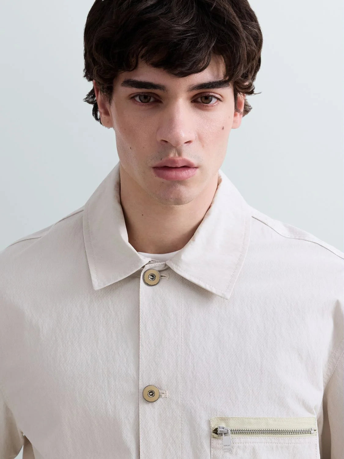 CHAQUETA REGULAR FIT CON BOLSILLOS - BEIGE - REPLAY | M8521 .000.85520