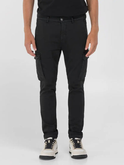 PANTALÓN VAQUEROS CARGO SLIM FIT JAAN HYPERFLEX - NEGRO - REPLAY | M9649.000.8366197