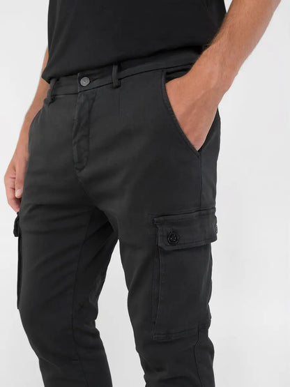 PANTALÓN VAQUEROS CARGO SLIM FIT JAAN HYPERFLEX - NEGRO - REPLAY | M9649.000.8366197